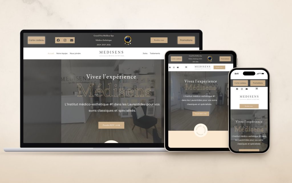 Page d'accueil du site MediSens affichée sur un ordinateur portable, une tablette et un téléphone, sur un fond de marbre beige